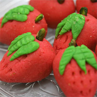 Kaju strawberry 1/2kg to Rajahmundry