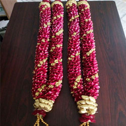 Red and Orange Rose Garland to Rajahmundry