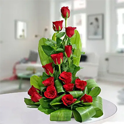 Beautiful Red Roses to Rajahmundry