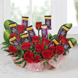 Arrangement of Roses & Chocolates to Rajahmundry